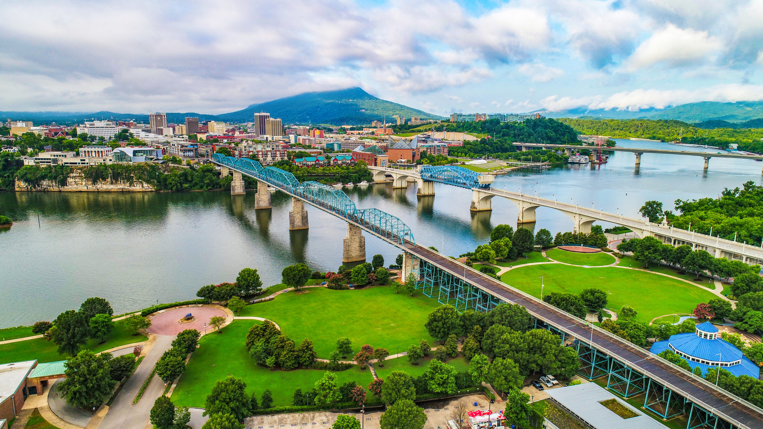 Drone,Aerial,Of,Downtown,Chattanooga,Tn,Skyline,,Coolidge,Park,And